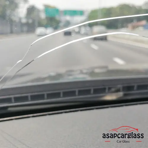 Preventing the spread of windscreen cracks
