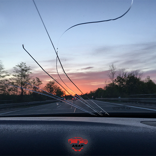 Choosing a suitable windshield replacement instead of scratched windscreen repair