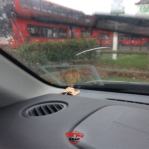Common Signs of Windscreen Damage in a Renault Clio